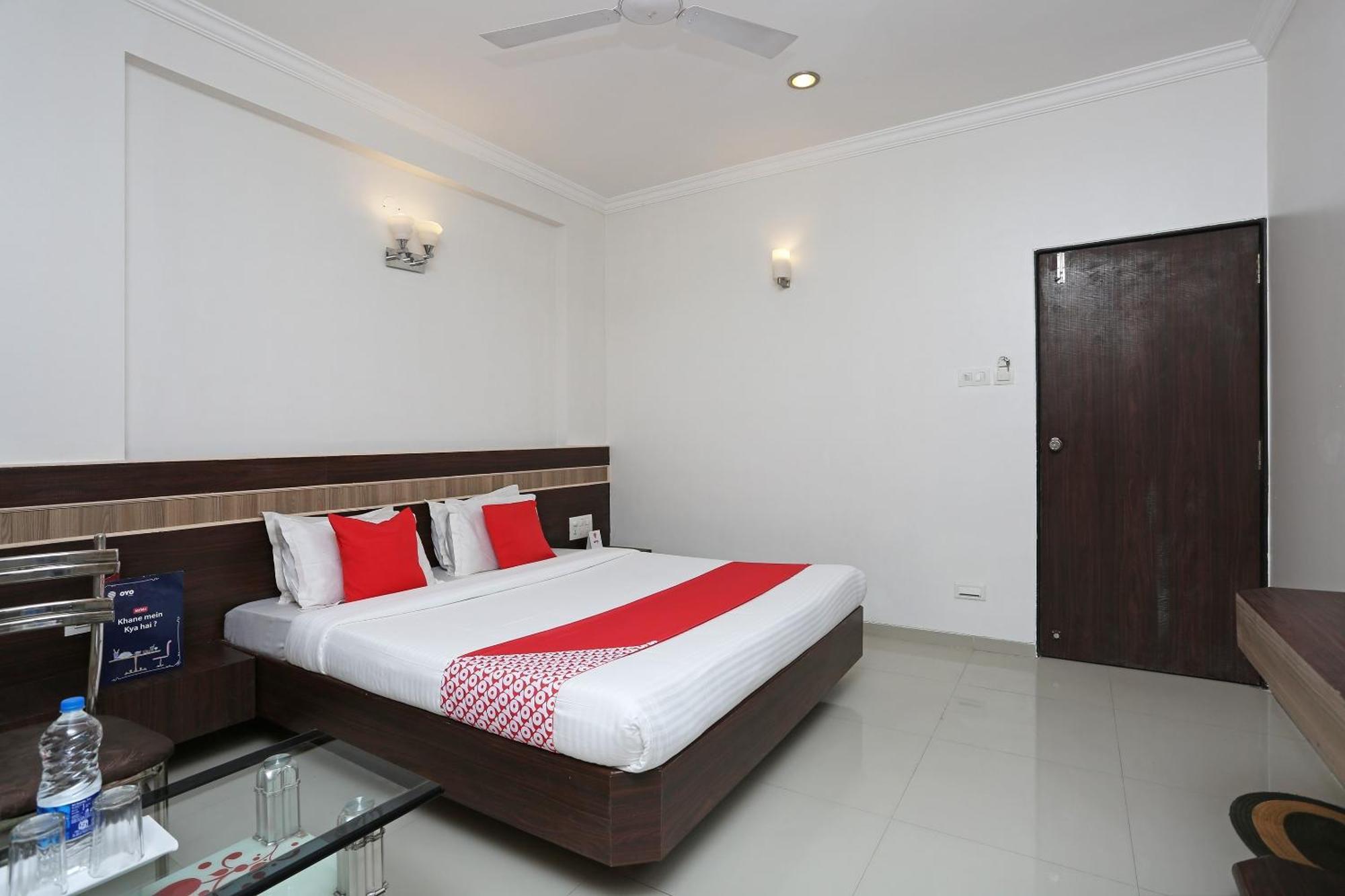 SPOT ON 10418 Hotel Sai Pancham Shirdi Esterno foto