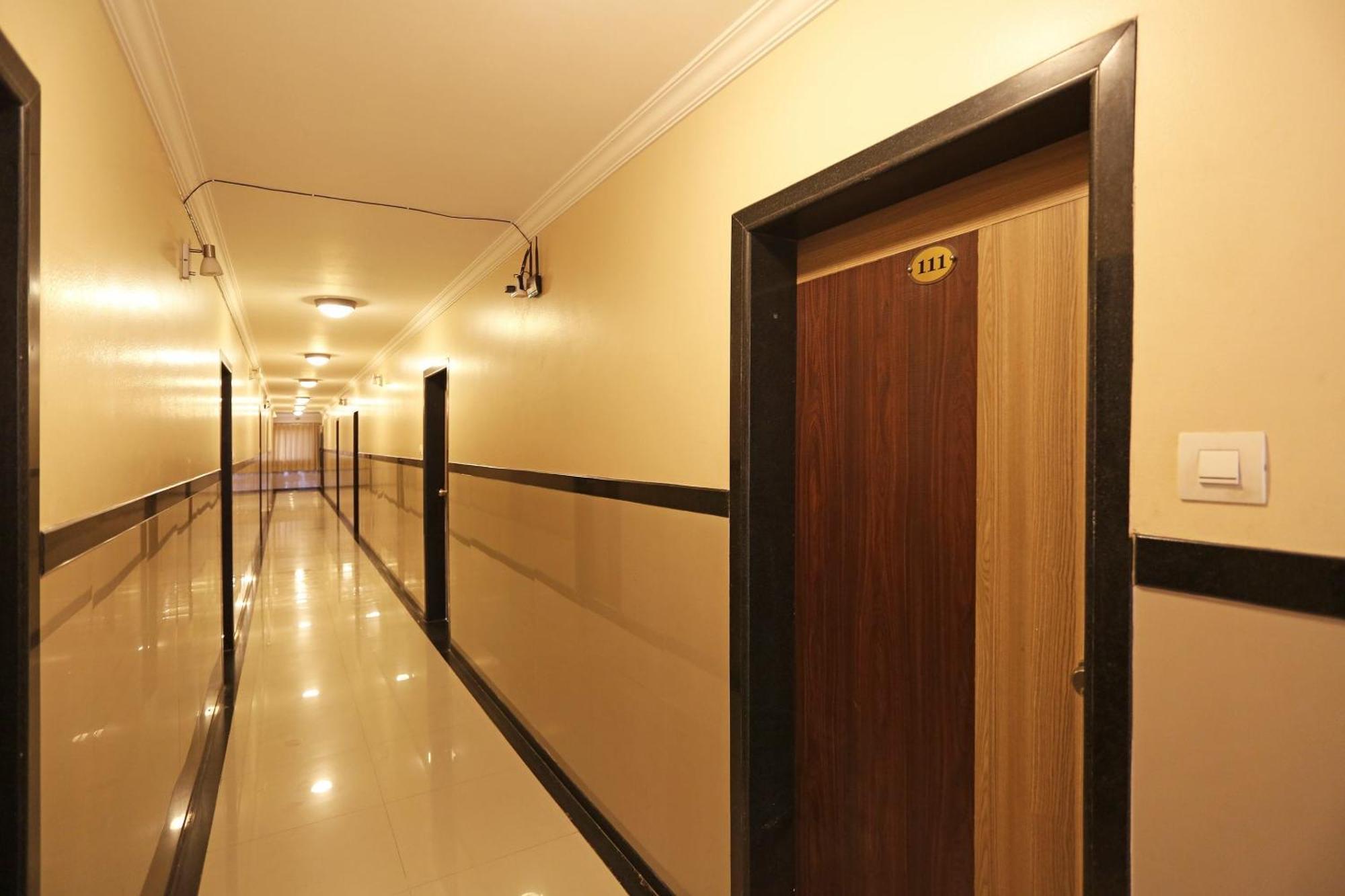 SPOT ON 10418 Hotel Sai Pancham Shirdi Esterno foto