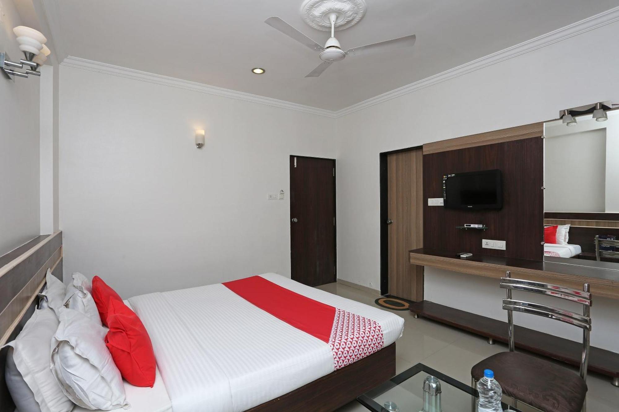 SPOT ON 10418 Hotel Sai Pancham Shirdi Esterno foto