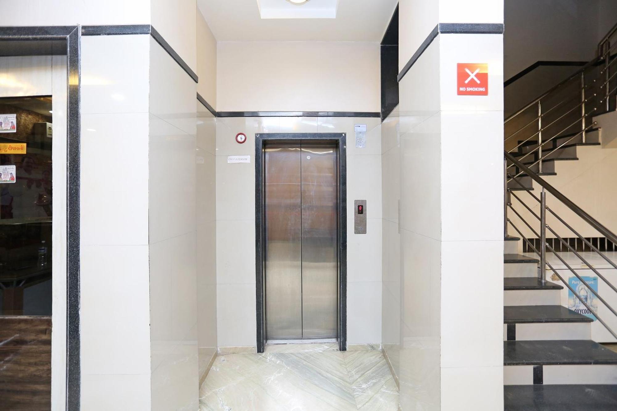 SPOT ON 10418 Hotel Sai Pancham Shirdi Esterno foto